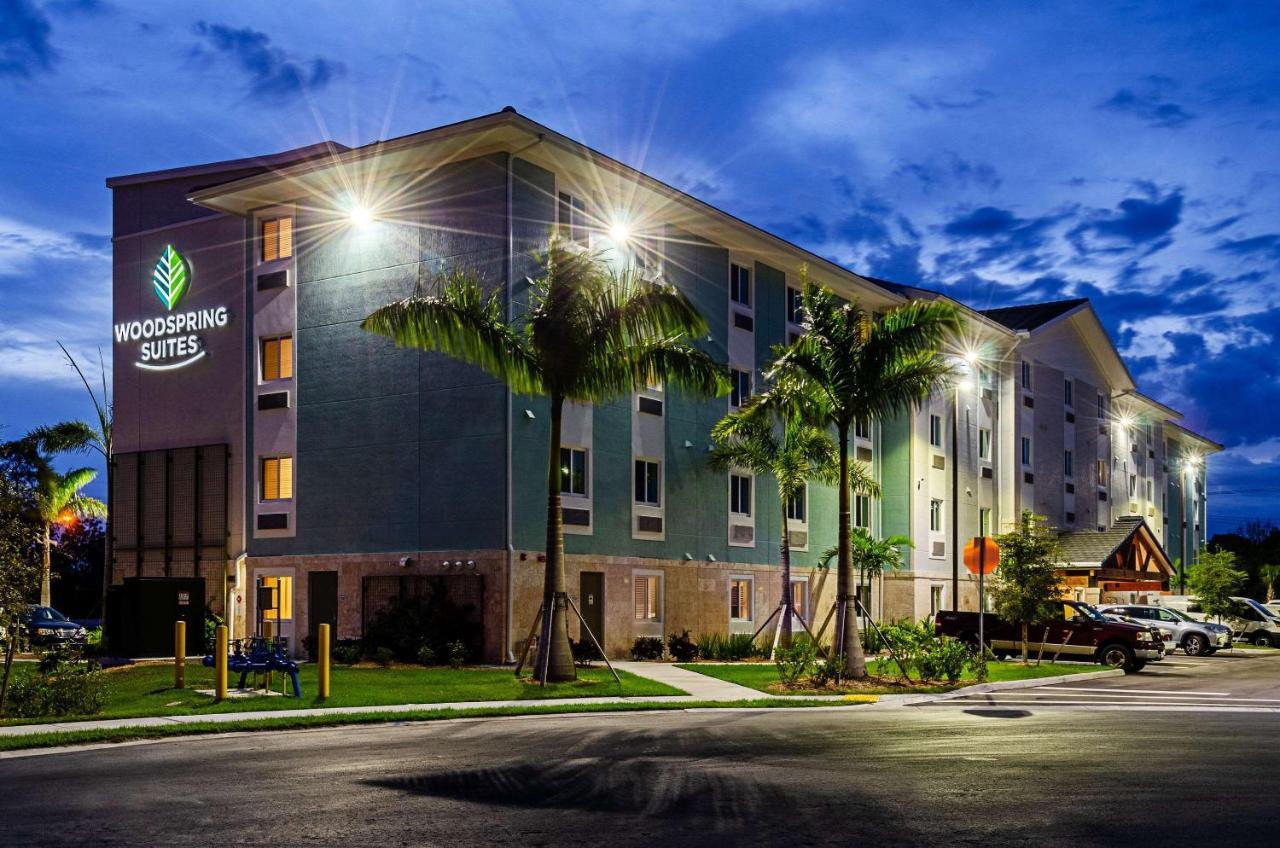 Woodspring Suites Naples Golden Gate 외부 사진