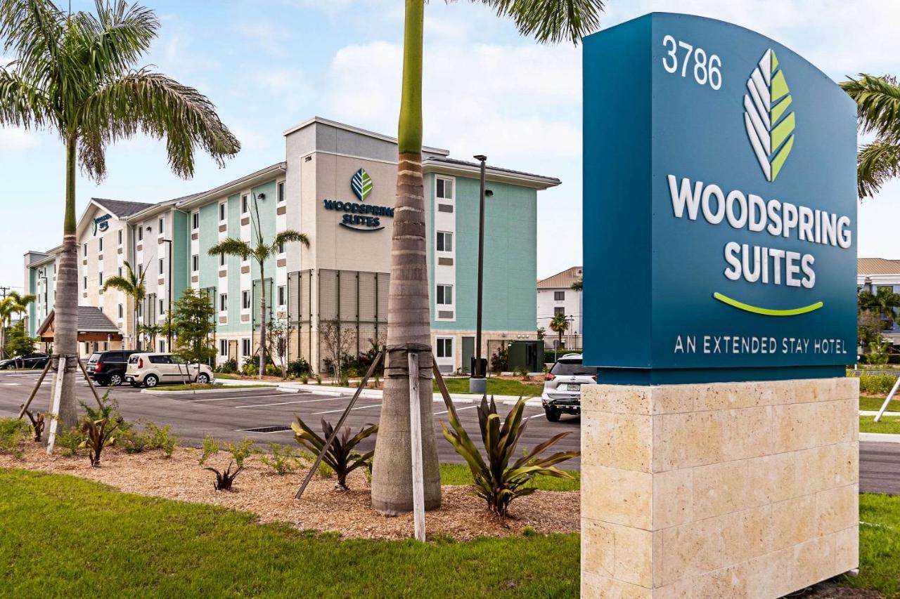 Woodspring Suites Naples Golden Gate 외부 사진