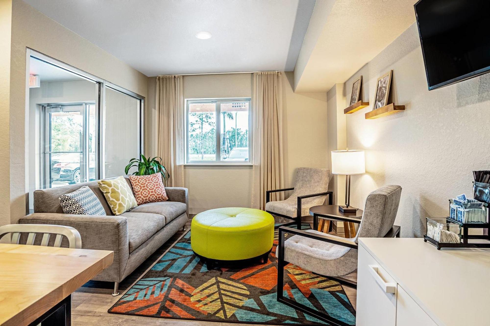 Woodspring Suites Naples Golden Gate 외부 사진